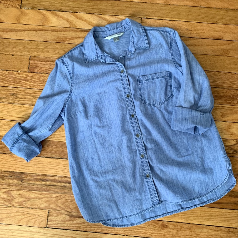 💰🌟 2/$15 Old Navy Classic Chambray Shirt